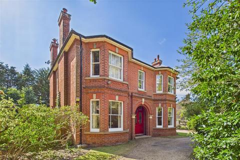 Yarmouth Road, Lowestoft 4 bed detached house for sale