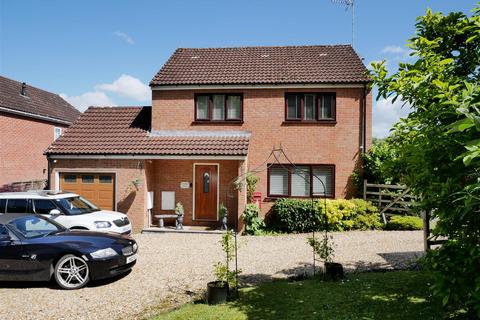 Fir Grove, Calne 4 bed detached house for sale