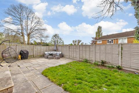 Cedar Close, Aylesford ME20 3 bed semi