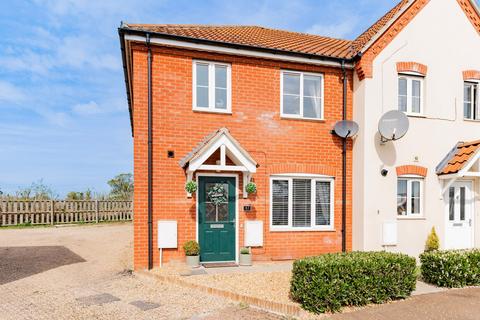 Long Meadow Drive, Diss IP22 3 bed end of terrace house for sale