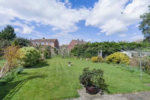 Ludsden Grove, Oxfordshire OX9 3 bed bungalow for sale