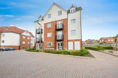 Blyth Gardens, Southampton SO30 2 bed flat for sale