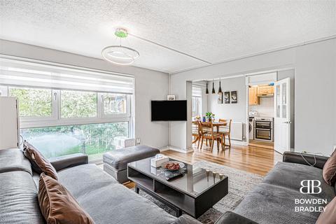 Saints Drive, Forest Gate 2 bed flat for sale