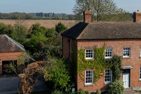 5 bedroom semi-detached house for sale