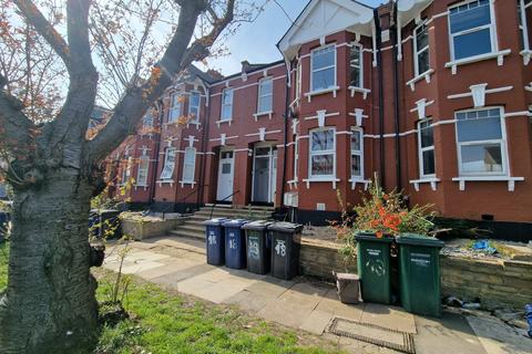 Hillview Gardens, London, NW4 3 bed maisonette for sale