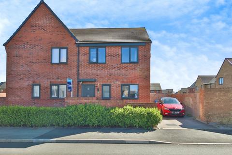 De La Pryme Road, Kingswood, Hull... 3 bed semi