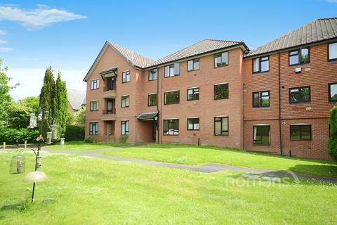 Clockhouse Road, Farnborough, Hampshire 2 bed apartment for sale