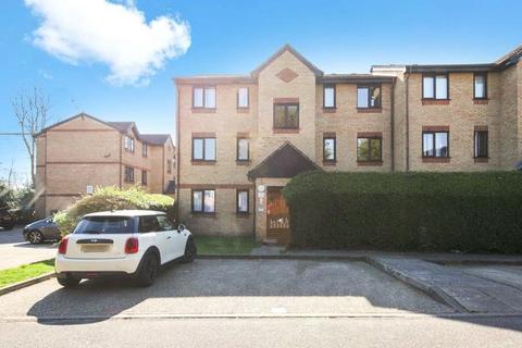 Woodfield Close, Enfield EN1 1 bed apartment for sale