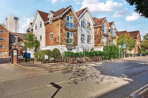 York Road, Surrey GU22 2 bed flat for sale