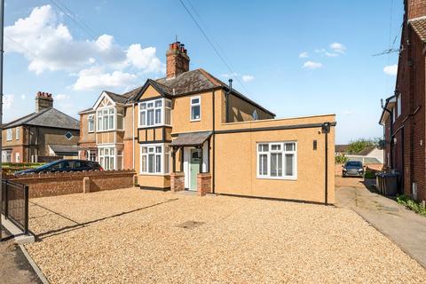 Regent Street, Stotfold, SG5 3 bed semi