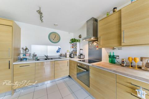 Guglielmo Marconi Mews, London E3 1 bed flat for sale