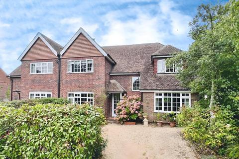 5 bedroom semi-detached house for sale