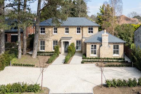 Heath Ridge Green, Cobham, Surrey, KT11 4 bed semi