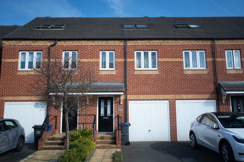 Regent Street, NOTTINGHAM NG10 3 bed terraced house for sale