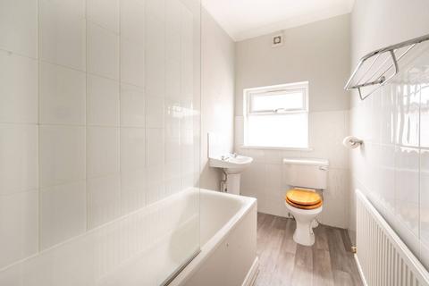 Cumberland Road, Plaistow, London, E13 1 bed flat for sale