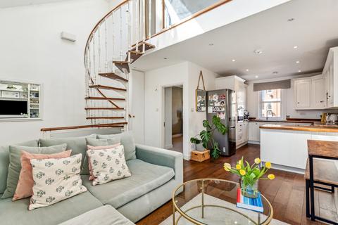Munster Road, London 3 bed flat for sale