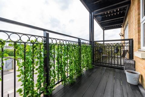 Slade Green Road, Erith, Kent 1 bed apartment for sale