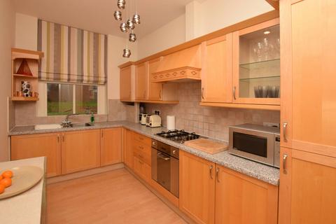 Leavesden Court, Watford, Abbots... 2 bed flat for sale