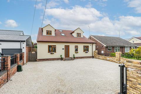 Ashingdon Road, Rochford, SS4 5 bed detached house for sale