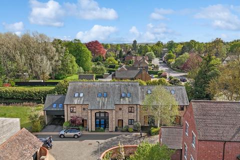 Baker Close, Huntingdon PE28 4 bed terraced house for sale