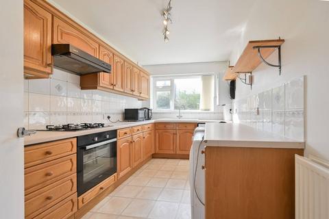 Woodville Court, Watford, WD17 2 bed flat for sale