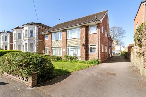 Victoria Road, Worthing 2 bed flat for sale
