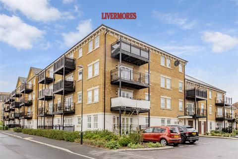 Coral Court, Sayers Way, Erith 1 bed flat for sale