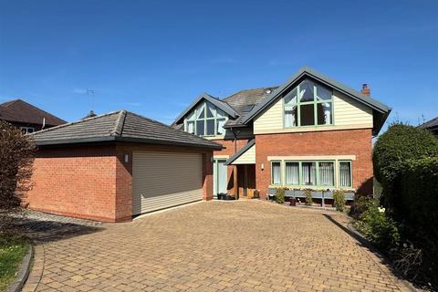 Horn Hill, Whitwell 4 bed detached house for sale