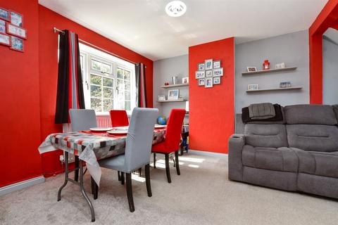 Grenville Road, New Addington... 3 bed semi