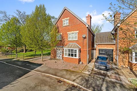 Iona Crescent, Widnes WA8 5 bed detached house for sale