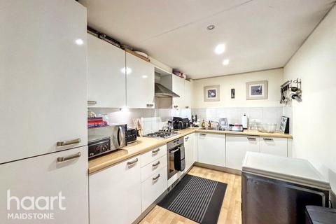 Bambridge Court, Maidstone 2 bed apartment for sale