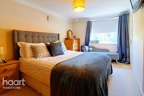 Bambridge Court, Maidstone 2 bed apartment for sale