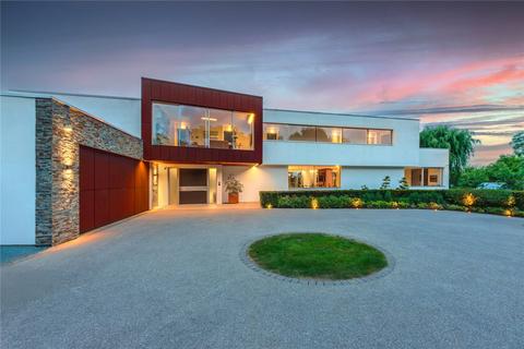 Common Lane, Radlett, Hertfordshire, WD7 5 bed detached house for sale