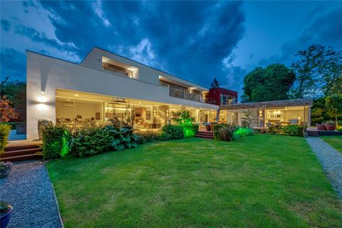 Common Lane, Radlett, Hertfordshire, WD7 5 bed detached house for sale