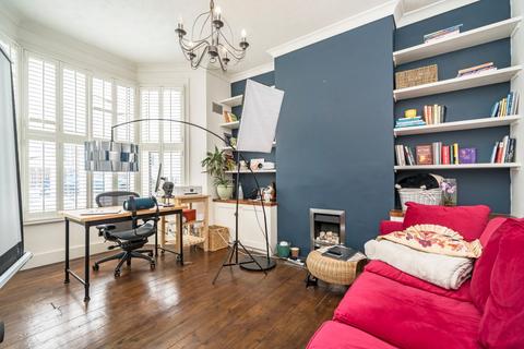 Floyd Road, London, SE7 2 bed apartment for sale