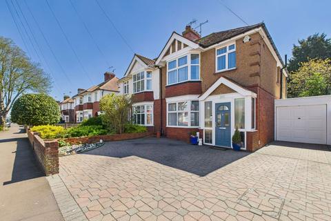 Broomfield Avenue, Worthing BN14 7SF 3 bed semi