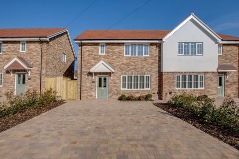 Chilton Close, High Wycombe HP10 3 bed semi