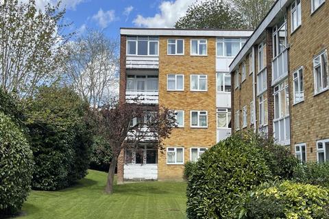 Woking,  Surrey,  GU22 2 bed flat for sale