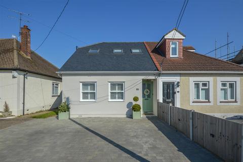 Hatch Road, Pilgrims Hatch, Brentwood 3 bed semi