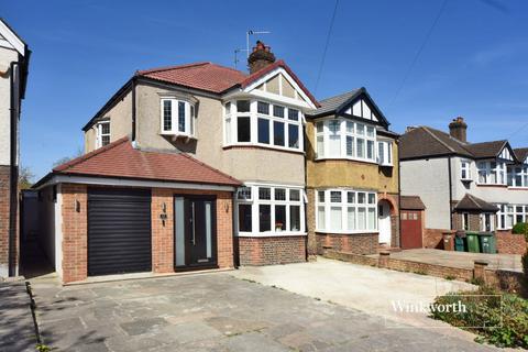 Ruskin Drive, Worcester Park, KT4 4 bed semi