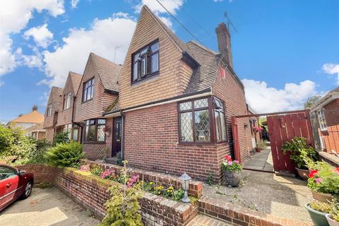 Lower Road, Faversham, Kent 3 bed semi