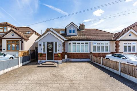 Bridge Avenue, Upminster, RM14 3 bed semi