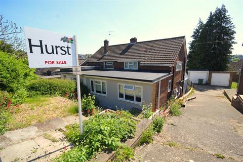 Mayhew Crescent, High Wycombe HP13 6 bed semi
