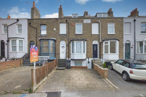 Camden Road, Ramsgate, CT11 2 bed terraced house for sale