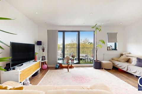 Bounds Green Road, London 2 bed apartment for sale