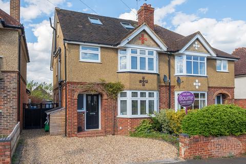 Byrefield Road, Guildford, Surrey, GU2 4 bed semi