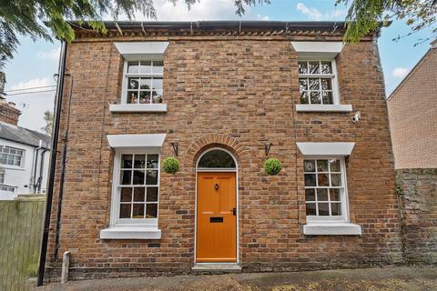 3 Hermitage Walk, Shrewsbury, SY3 8PX 2 bed detached house for sale