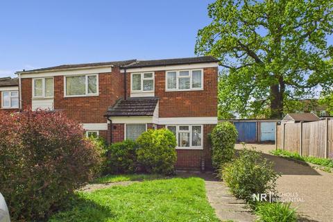 Angus Close, Chessington, Surrey. KT9 3 bed end of terrace house for sale
