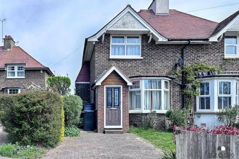 Roselands Avenue, Eastbourne BN22 2 bed house for sale