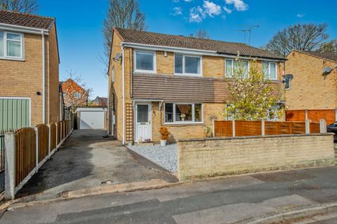 Pollard Avenue, Gomersal... 3 bed semi